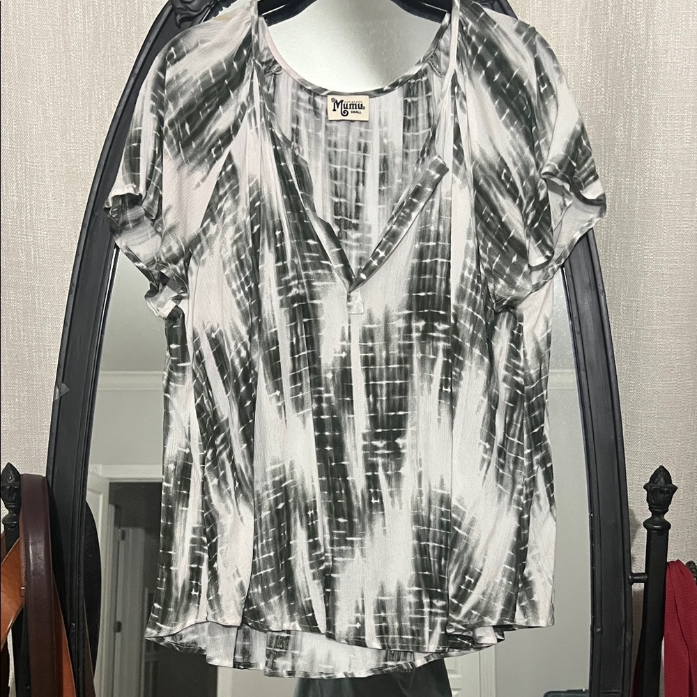 Show Me Your MuMu olive green and White Blouse